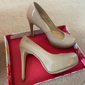 Chinese Laundry Nude Pump Size 7.5